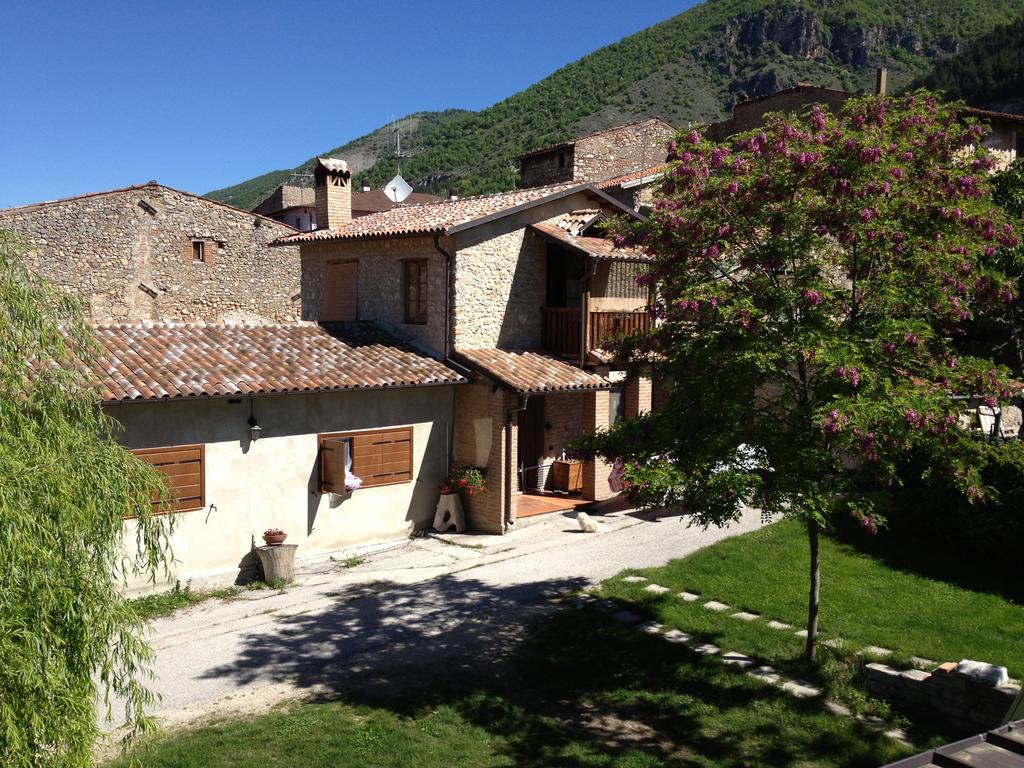Il Fienile Villa Barete Екстериор снимка