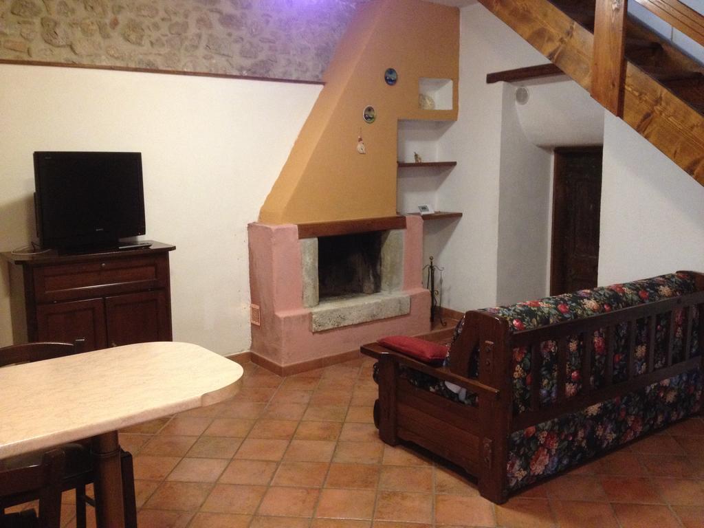Il Fienile Villa Barete Екстериор снимка